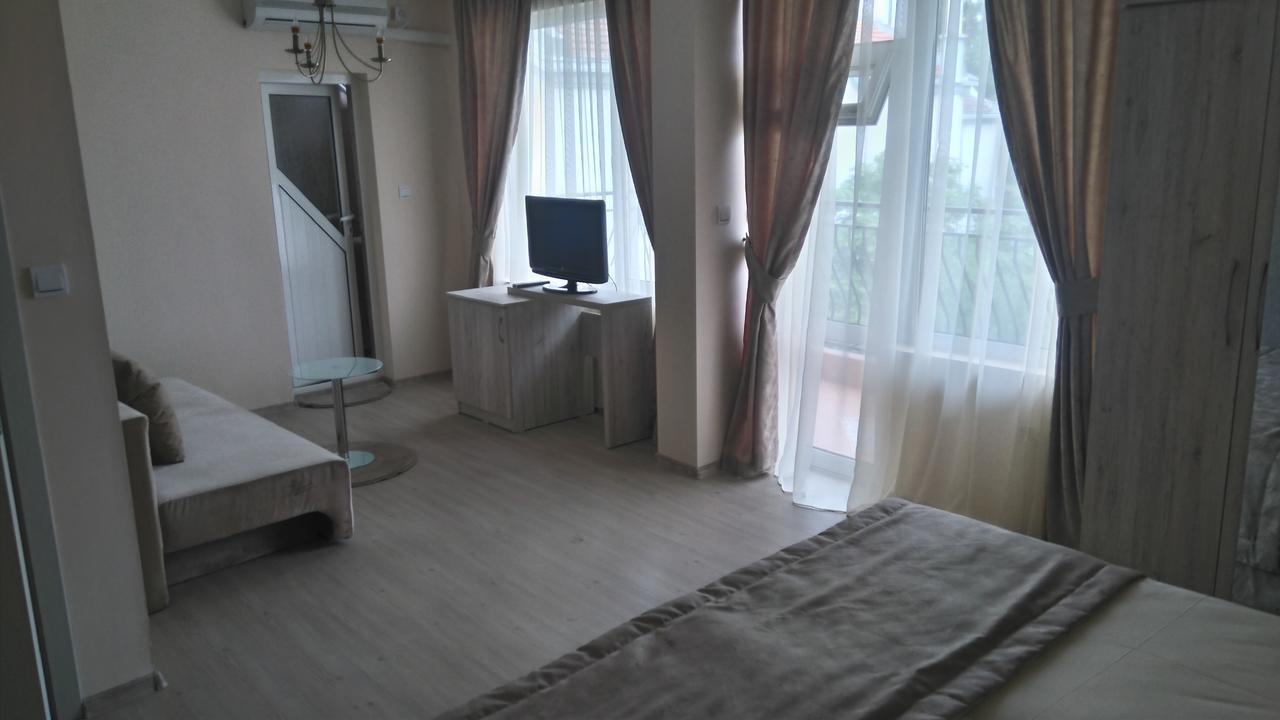 Guest House Adriya Primorsko Ngoại thất bức ảnh